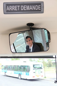 公共汽车司机头发运输驾驶棕色城市需求民众镜子生活白色图片