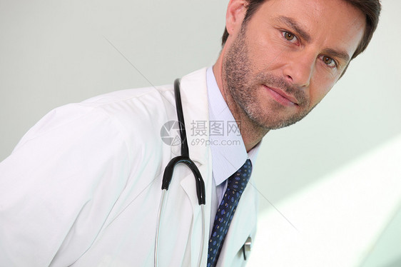 医生头发外套角度棕色男性医院全科男人白色诊所图片