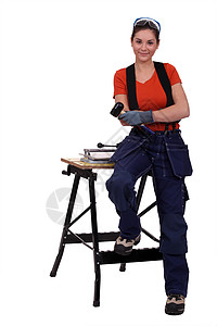女人用瓷砖切刀作坊陶瓷工作服工作台承包商工人测量装修铅笔工具图片