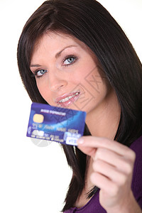 持信用卡的妇女的肖像背景图片