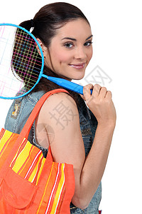 女人去打羽毛球图片