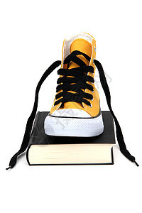 黑书上的黄色运动鞋图片