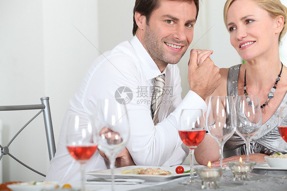 浪漫晚餐手势成人丝绸袖子妻子头发衬衫包子伙伴金发图片