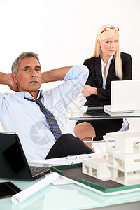 不动产代理商电脑经理女士人士办公室头发秘书灰色桌子女性图片