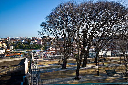 查看里斯本天际半岛蓝色城市生活房子全景天空阳台教会图片