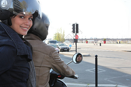 女人骑摩托车图片