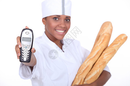 女性面包师肖像客户微笑工匠混合白色广告食物手机工作室起源背景图片