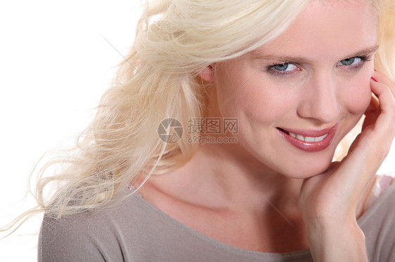 女金发女人眼睛成人头发女性卷曲外貌快乐肩膀蓝色图片