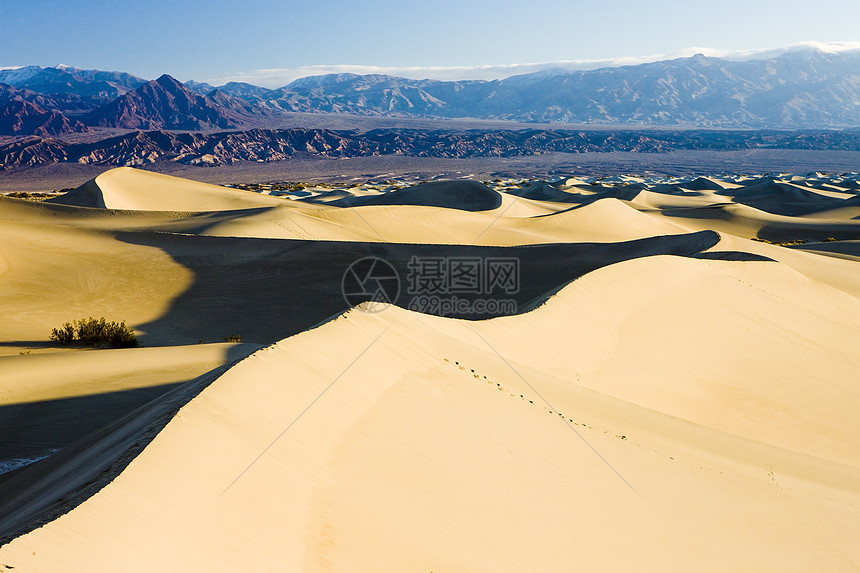 卡利福恩死亡谷国家公园水井沙沙沙沙沙丘山脉旅行沙漠世界外观干旱起伏风景流沙沙丘图片