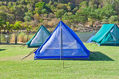 山上露营帐篷娱乐营地岩石蓝色场地假期绿色荒野风景环境图片