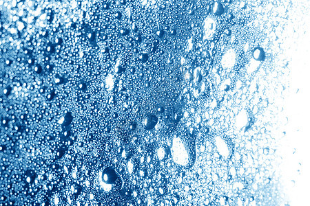 水滴珠子蓝色飞沫天气气泡液体宏观淋浴玻璃雨水图片