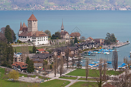 Spiez教堂与Thun湖瑞士最高视野图片