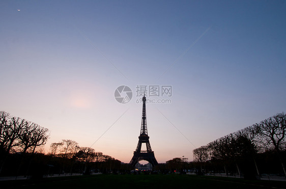 艾菲尔铁塔的轮光蓝色旅行地标建筑展示首都社论风景旅游价值图片