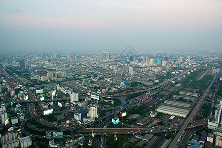 泰国Baiyoke Sky酒店曼谷高速公路全景市中心路口彩虹天空中心城市头灯小径车皮建筑图片