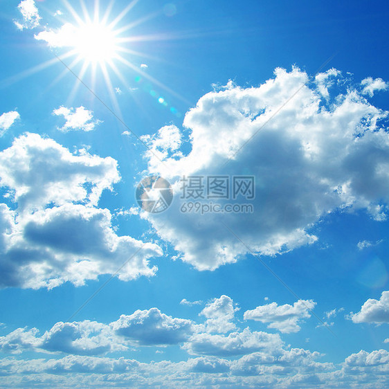 阳光晴阳的天空天气气氛阴霾云景晴天阳光天蓝色蓝色气候水分图片