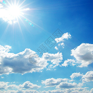 阳光晴阳的天空天蓝色水分积雨阴霾云景天气晴天气候气氛阳光图片