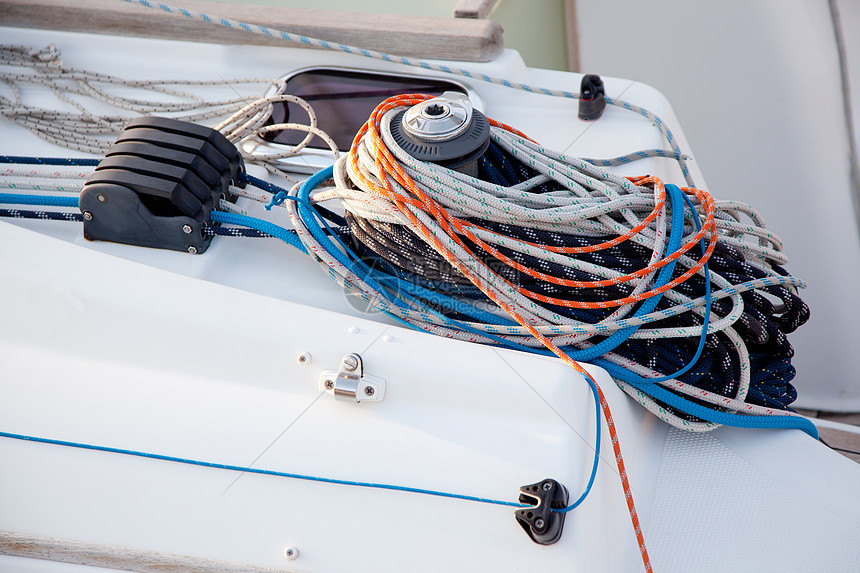 渔船和帆船绳索细节旅行柚木游艇绞车码头护柱细绳编织电缆血管图片
