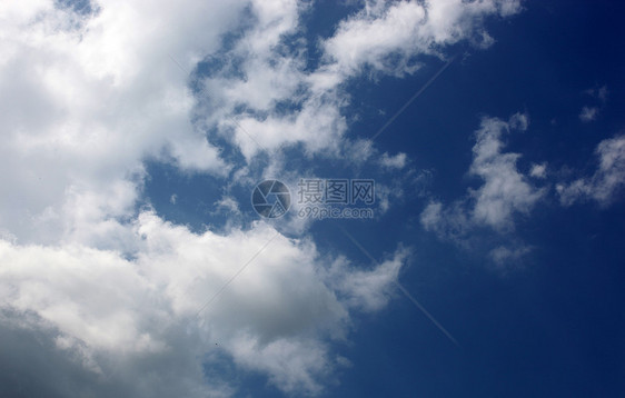 蓝天空背景天气蓝色阳光云景臭氧气象场景柔软度气候环境图片