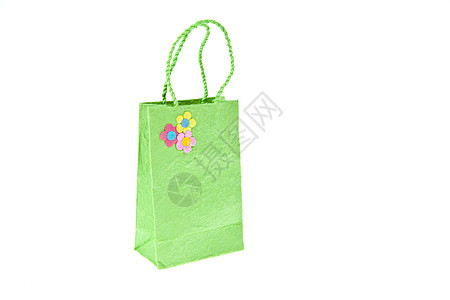 在白色背景上隔离的绿色木莓纸袋环境材料回收礼物黄色零售粉色购物生态叶子图片
