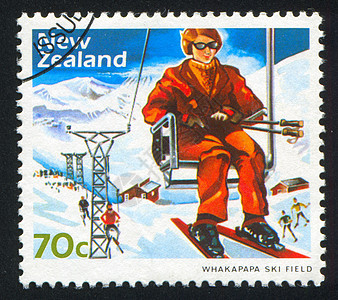 在Whakapapa滑雪场上山的人图片