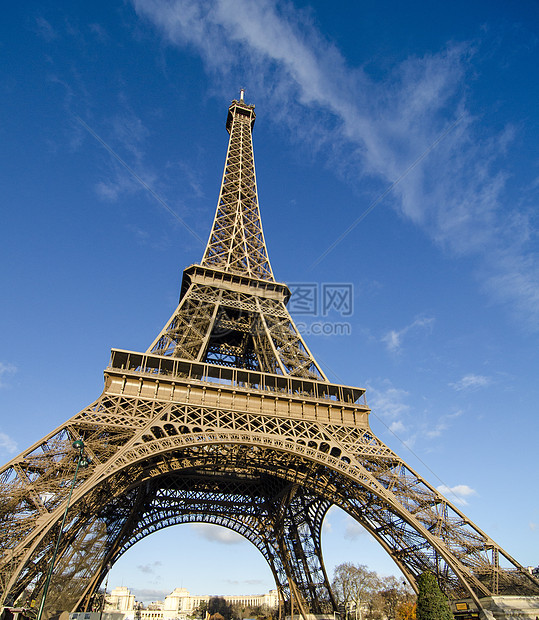 巴黎埃菲尔铁塔的颜色吸引力场地公园城市艺术地标旅行蓝色阳光场景图片