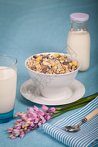 牛奶奶节食饮食谷物杯子玻璃早餐营养蓝色白色奶制品图片