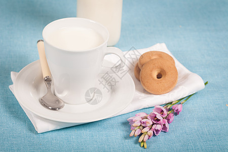 牛奶奶玻璃饮食蓝色杯子奶制品饼干早餐节食营养白色图片