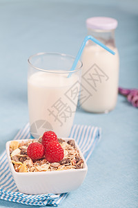 牛奶奶营养蓝色谷物水果饮食杯子早餐奶制品覆盆子浆果图片