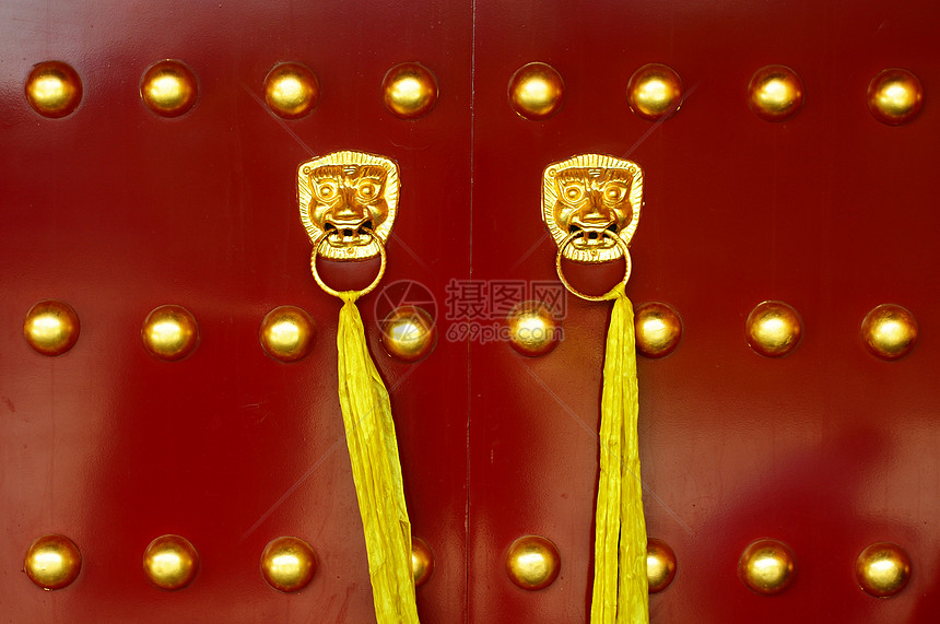 传统的中国古老大门房子金子木头青铜古董建筑学戒指安全装饰品门把手图片