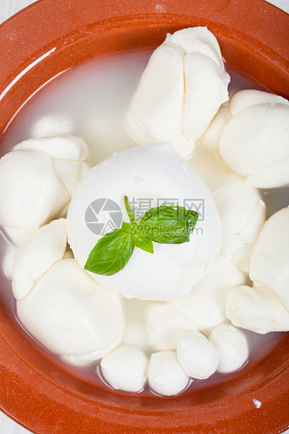 乳奶制品白色盘子绿色蓝色意大利语饮食牛奶营养食物红色图片