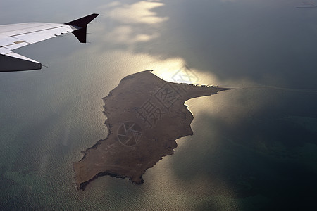 查看飞机的左舷洞航班飞行地球天气天空旅行蓝色海浪场景太阳图片