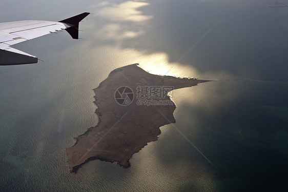 查看飞机的左舷洞航班飞行地球天气天空旅行蓝色海浪场景太阳图片