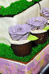 鲜花蛋糕甜点花束巧克力婚礼装饰玫瑰圆形花朵食物庆典图片
