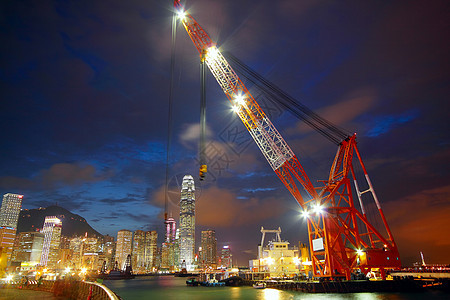 香港港的升帆船城市货物港口天空后勤船厂制造业运输码头金属图片