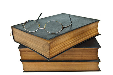 旧书堆叠着在白色背景上隔绝的眼眼镜棕色图书知识分子文档眼睛经典绿色智慧历史收藏图片