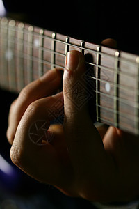 吉他独奏男人笔记木头音乐会演员音乐家蓝色手指脖子和弦图片