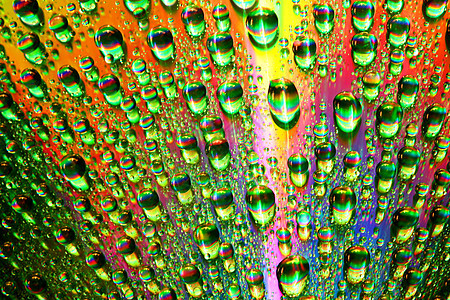 多彩水滴雨滴紫色彩虹气泡反射液体淋浴飞沫雨水宏观图片