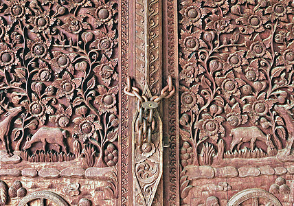 寺庙门的雕刻木图片