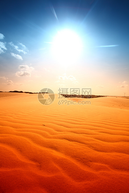 沙漠地区晴天干旱勘探全景爬坡沙丘波纹口渴寂寞沙漠图片
