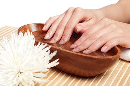 手工喷洒 修指甲概念竹子闲暇中心药品疗法花瓣女性沙龙芳香福利图片