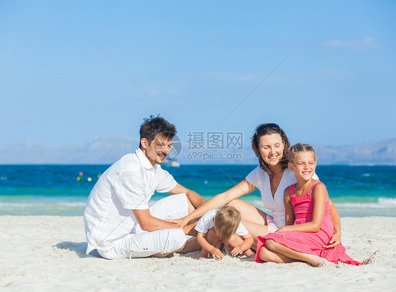 热带海滩四口之家女士儿子男生海滨喜悦情调幸福女孩父母异国图片