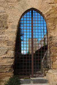 中世纪城堡的铁门图片