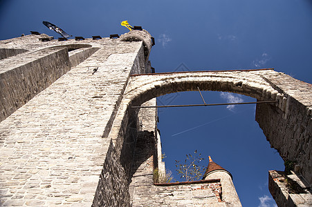 城堡里有市政房屋历史性金库建筑物拱门建筑学历史中年人墓碑图片