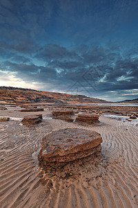 Jurassic海岸线 Lyme Regis Dorset海岸悬崖黏土目的地天空戏剧性化石码头海滩水平图片