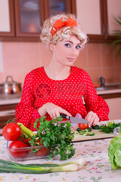 妇女种植红切菜图片