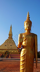 金佛雕塑和寺庙万象遗产雕像蓝色佛教徒历史天空旅行金子宝塔图片