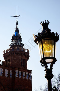 巴塞罗那城三龙城堡堡垒窗户蓝色公园尖塔极光日落纪念碑房子石工图片