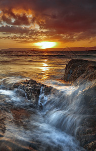 角墙海景天空海浪游客冲浪日出旅行瀑布沿海太阳支撑图片