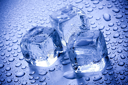 蓝色背景的冰雪立方体冰块水滴冰箱寒冷寒意水晶图片