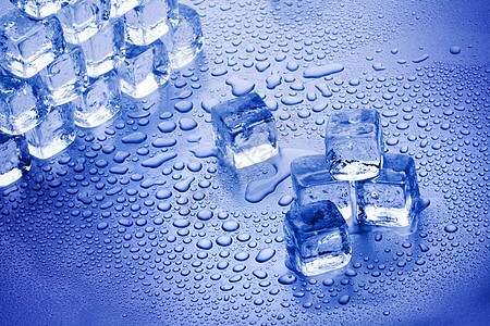 蓝色背景的冰雪立方体冰块寒意水滴水晶寒冷冰箱图片